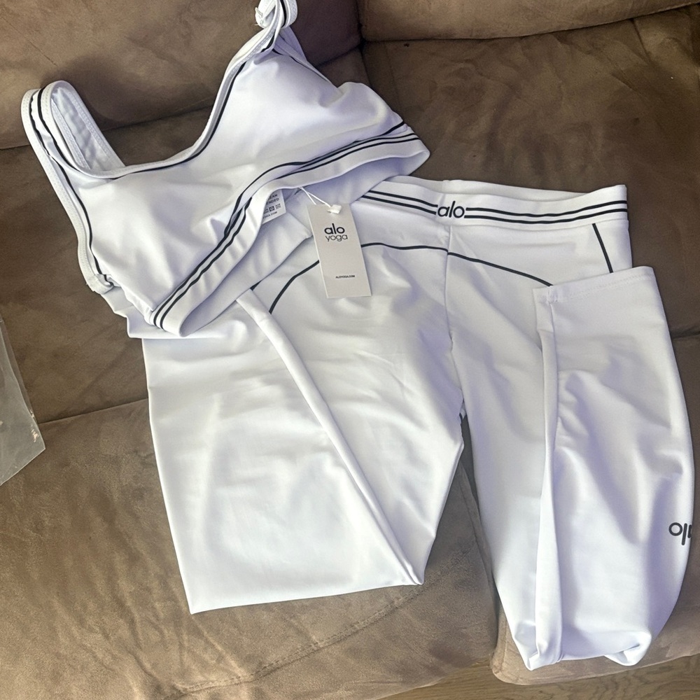 Yoga White High-Waist Leggings & Sports Bra Set